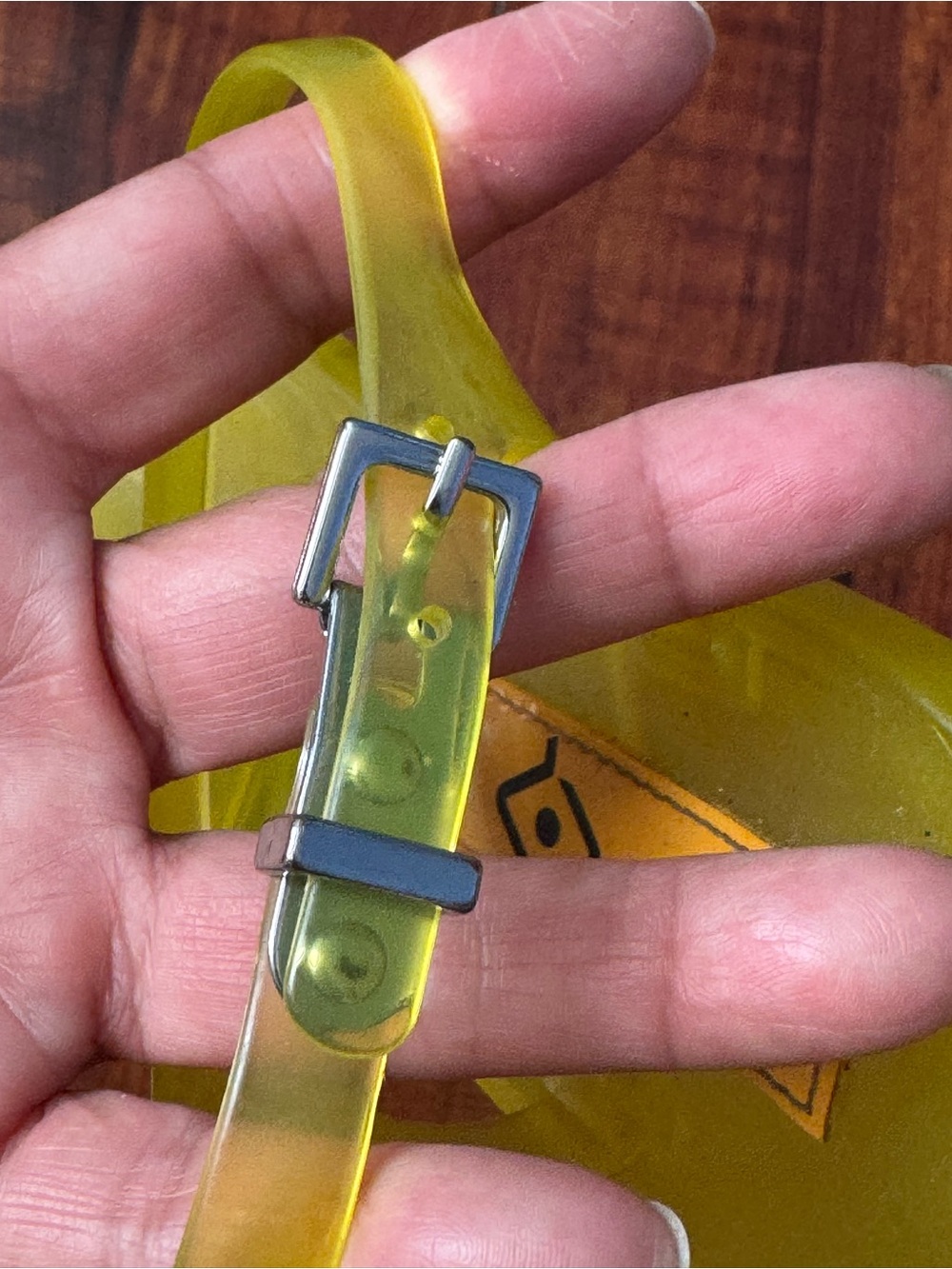 Katy Perry Translucent Yellow Jelly Sandals with Lemon Accent - Picture 3 of 6